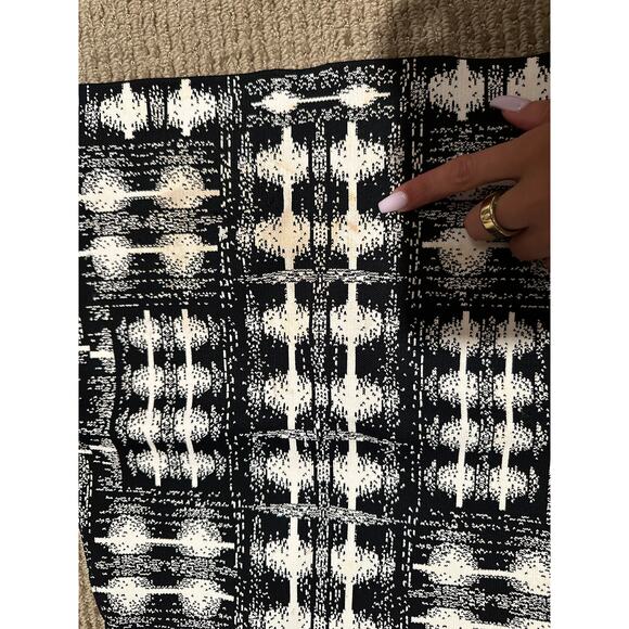 BCBGMaxAzria  Black White Simone Texture Bandage Mini Skirt S NWT - Picture 4 of 5